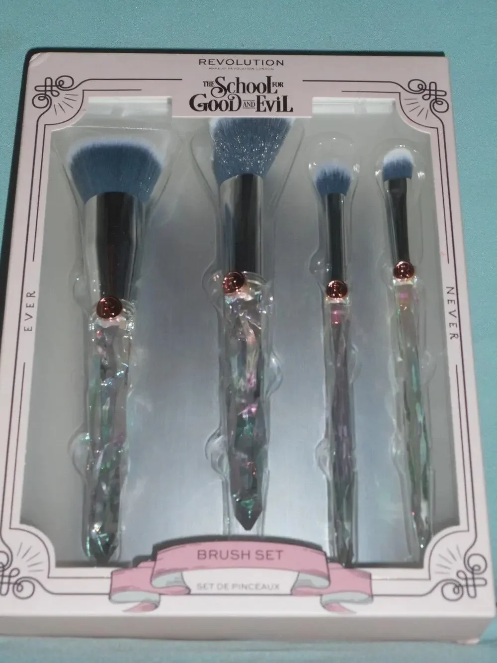 Makeup Revolution School For Good & Evil Netflix 4 Pc Iridescent Brush Set